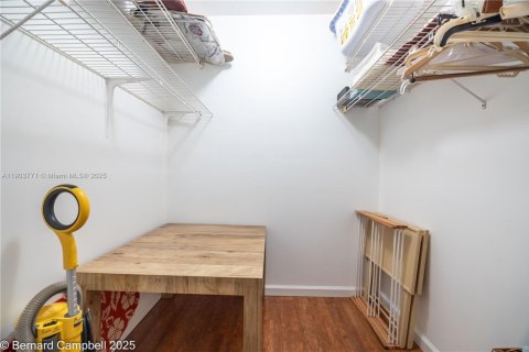 Купить кондоминиум в Лодерхилл, Флорида 2 спальни, 117.06м2, № 1954776 - фото 25