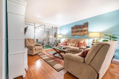 Купить кондоминиум в Лодерхилл, Флорида 2 спальни, 117.06м2, № 1954776 - фото 12