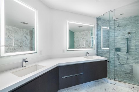 Condo in Miami, Florida, 1 bedroom  № 1699346 - photo 13