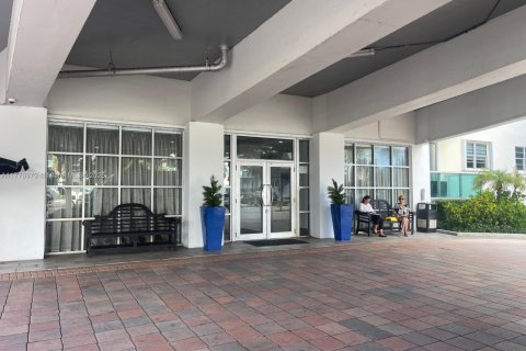 Condo in Sunny Isles Beach, Florida, 1 bedroom  № 1735614 - photo 13