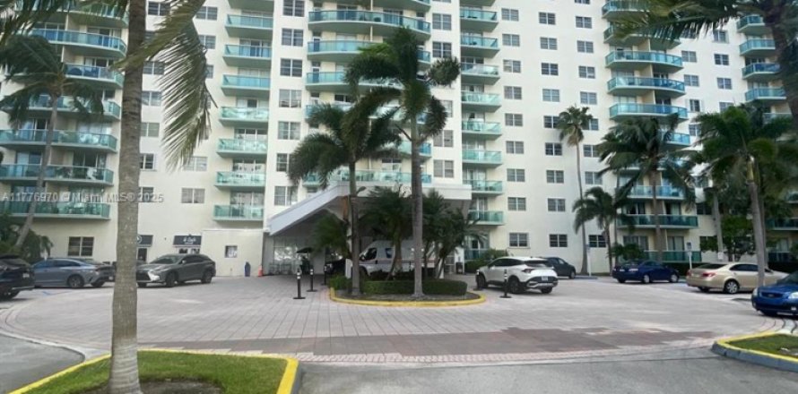 Condo in Sunny Isles Beach, Florida, 1 bedroom  № 1735614