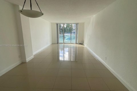 Condo in Sunny Isles Beach, Florida, 1 bedroom  № 1735614 - photo 4