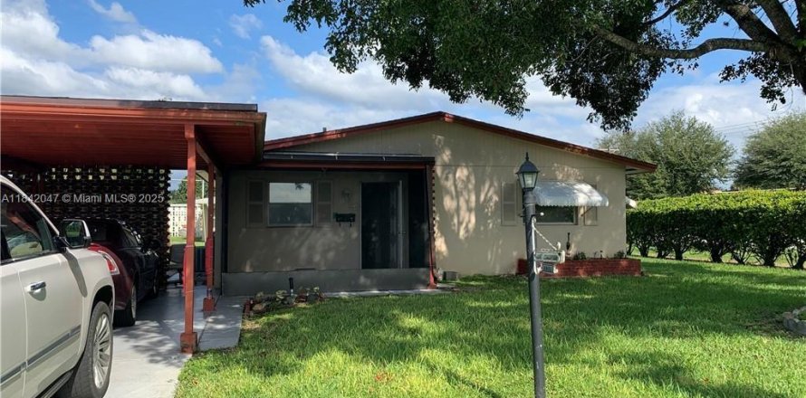 House in Lehigh Acres, Florida 2 bedrooms № 1834399