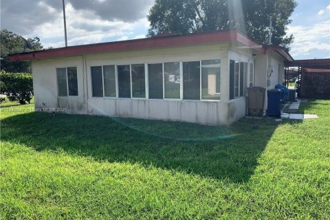 House in Lehigh Acres, Florida 2 bedrooms № 1834399 - photo 2