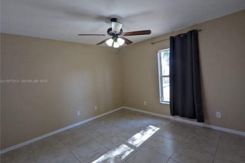 House in Port St. Lucie, Florida 4 bedrooms, 210.33 sq.m. № 2044417 - photo 9