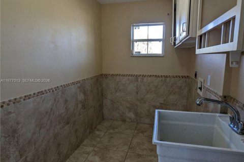 House in Port St. Lucie, Florida 4 bedrooms, 210.33 sq.m. № 2044417 - photo 14