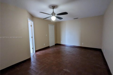 House in Port St. Lucie, Florida 4 bedrooms, 210.33 sq.m. № 2044417 - photo 7