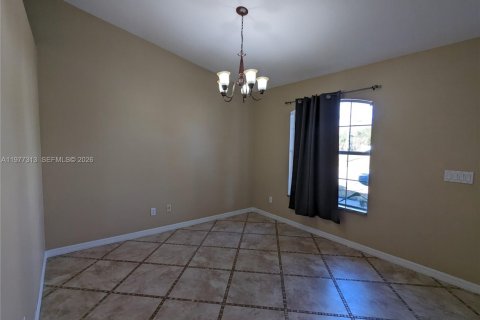 House in Port St. Lucie, Florida 4 bedrooms, 210.33 sq.m. № 2044417 - photo 5