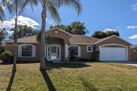 House in Port St. Lucie, Florida 4 bedrooms, 210.33 sq.m. № 2044417