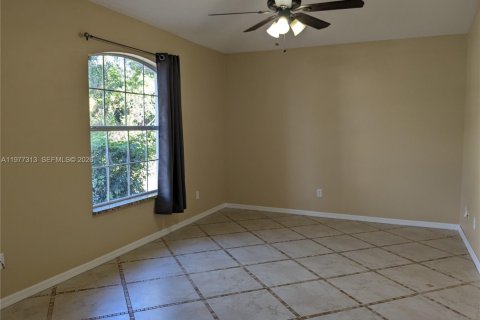 House in Port St. Lucie, Florida 4 bedrooms, 210.33 sq.m. № 2044417 - photo 6