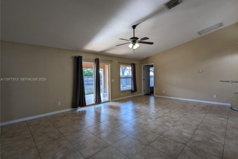 House in Port St. Lucie, Florida 4 bedrooms, 210.33 sq.m. № 2044417 - photo 3