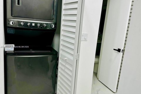 Casa en venta en Miami, Florida, 3 dormitorios, 119.57 m2 № 1981624 - foto 17