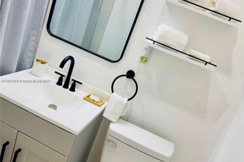 Casa en venta en Miami, Florida, 3 dormitorios, 119.57 m2 № 1981624 - foto 9