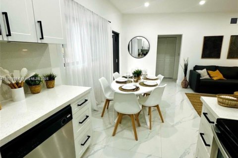Casa en venta en Miami, Florida, 3 dormitorios, 119.57 m2 № 1981624 - foto 3