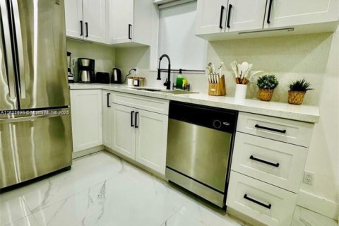 Casa en venta en Miami, Florida, 3 dormitorios, 119.57 m2 № 1981624 - foto 4