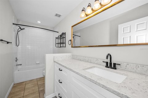 Touwnhouse à vendre à Tampa, Floride: 3 chambres, 141.58 m2 № 2302282 - photo 21