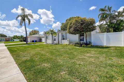 Casa en venta en Pinellas Park, Florida, 3 dormitorios, 112.13 m2 № 1914220 - foto 30