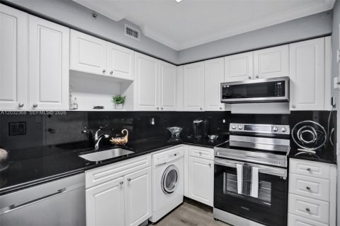 Condominio en alquiler en Hollywood, Florida, 1 dormitorio, 77.57 m2 № 2085840 - foto 10