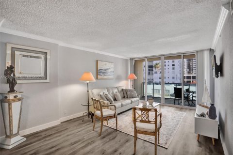 Condominio en alquiler en Hollywood, Florida, 1 dormitorio, 77.57 m2 № 2085840 - foto 2