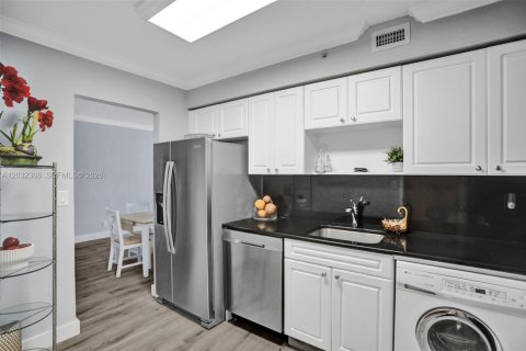 Condominio en alquiler en Hollywood, Florida, 1 dormitorio, 77.57 m2 № 2085840 - foto 11