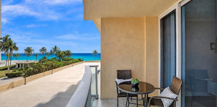 Condominio en Hollywood, Florida, 1 dormitorio  № 2085840