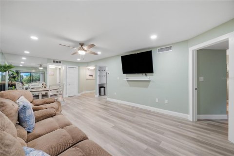 Copropriété à vendre à Largo, Floride: 2 chambres, 111.48 m2 № 2387456 - photo 7