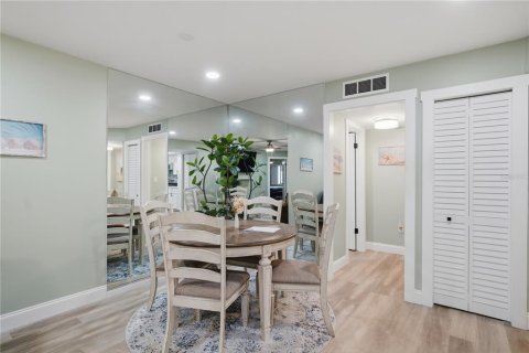 Copropriété à vendre à Largo, Floride: 2 chambres, 111.48 m2 № 2387456 - photo 6