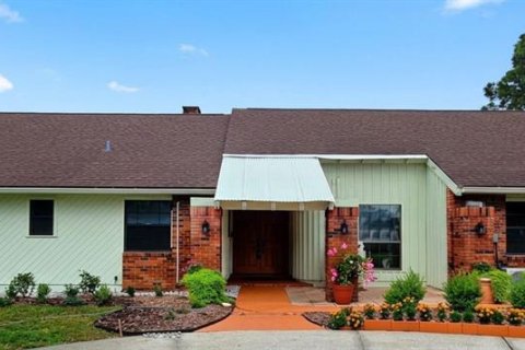 House in Brooksville, Florida 5 bedrooms, 256.41 sq.m. № 2324679