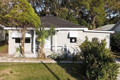 House in Winter Haven, Florida 3 bedrooms, 111.11 sq.m. № 1549416 - photo 1