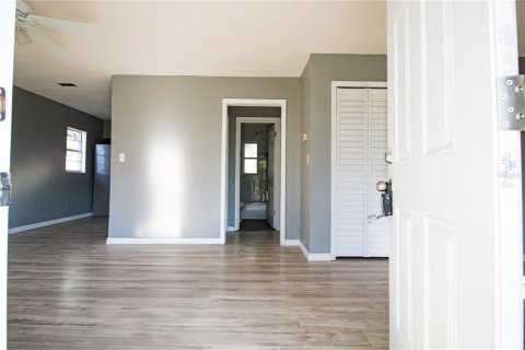 House in Winter Haven, Florida 3 bedrooms, 111.11 sq.m. № 1549416 - photo 3