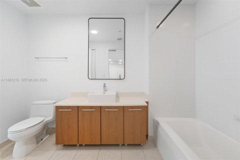 Condo in Miami, Florida, 2 bedrooms № 1983162 - photo 15