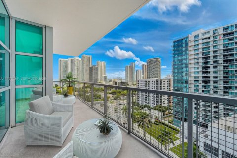 Condo in Miami, Florida, 2 bedrooms № 1983162 - photo 16