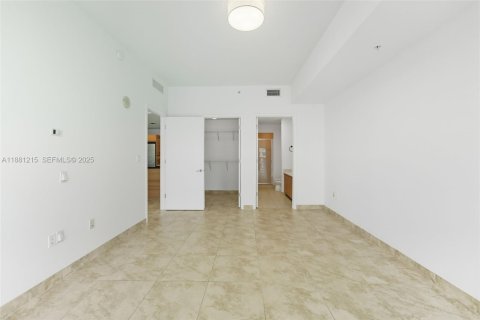 Condo in Miami, Florida, 2 bedrooms № 1983162 - photo 10
