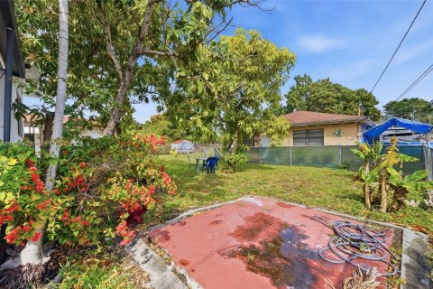 Commercial property in Miami, Florida 155.05 sq.m. № 2042795 - photo 14