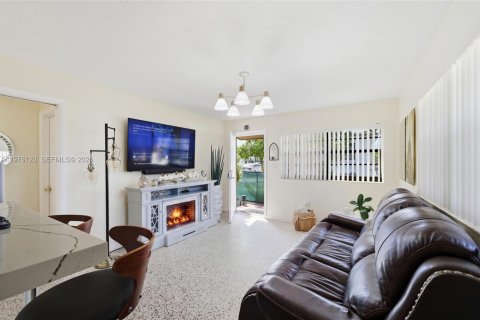 Commercial property in Miami, Florida 155.05 sq.m. № 2042795 - photo 21