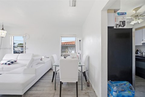 Commercial property in Miami, Florida 155.05 sq.m. № 2042795 - photo 4