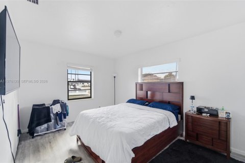 Commercial property in Miami, Florida 155.05 sq.m. № 2042795 - photo 8