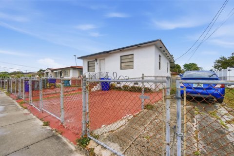 Commercial property in Miami, Florida 155.05 sq.m. № 2042795 - photo 2