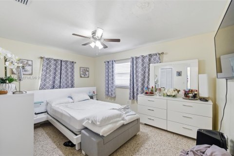 Commercial property in Miami, Florida 155.05 sq.m. № 2042795 - photo 29