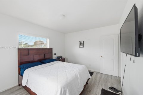 Commercial property in Miami, Florida 155.05 sq.m. № 2042795 - photo 10