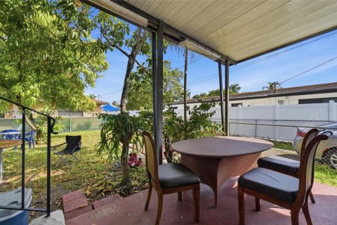 Commercial property in Miami, Florida 155.05 sq.m. № 2042795 - photo 13