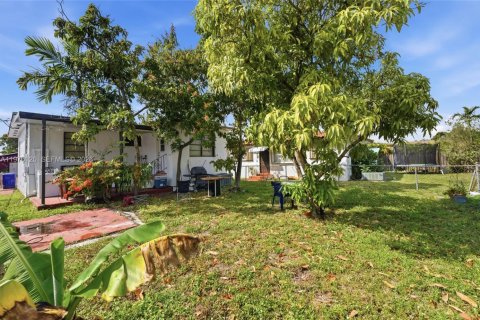 Commercial property in Miami, Florida 155.05 sq.m. № 2042795 - photo 17