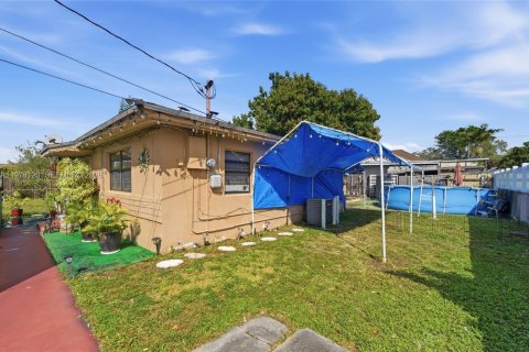 Commercial property in Miami, Florida 155.05 sq.m. № 2042795 - photo 18