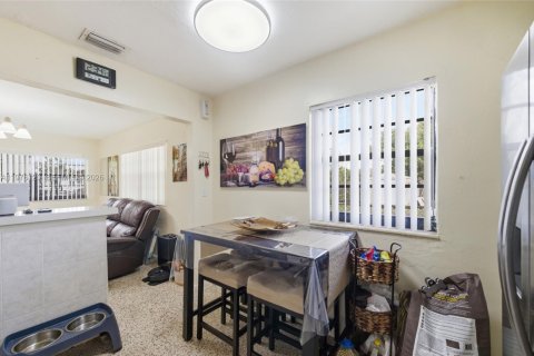 Commercial property in Miami, Florida 155.05 sq.m. № 2042795 - photo 25