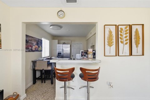 Commercial property in Miami, Florida 155.05 sq.m. № 2042795 - photo 23