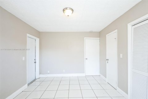 House in Sunrise, Florida 4 bedrooms, 136.1 sq.m. № 1589337 - photo 13