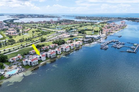 Купить кондоминиум в Сент-Питерсберг, Флорида 6 комнат, 122.63м2, № 2349182 - фото 2