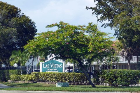 Condo in Lauderhill, Florida, 2 bedrooms  № 954656 - photo 1