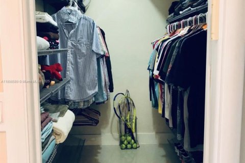 Condo in Hollywood, Florida, 1 bedroom  № 1950084 - photo 11