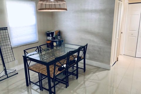 Condo in Hollywood, Florida, 1 bedroom  № 1950084 - photo 6